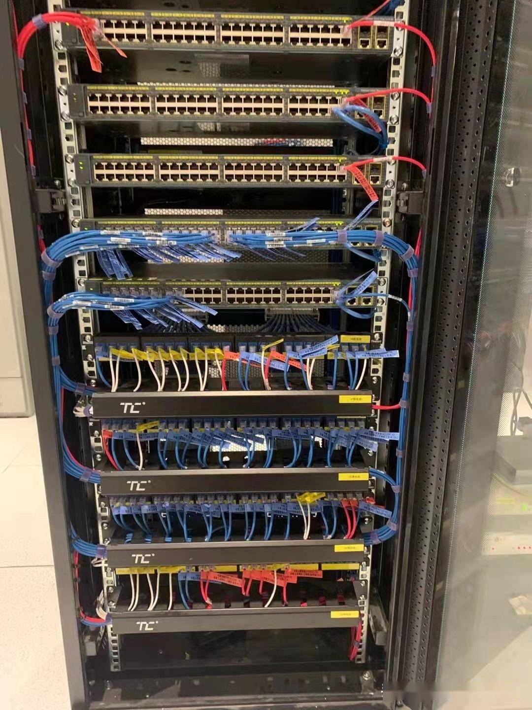 弱电工程网络机柜理线方法与施工流程详解